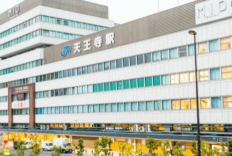 大阪の天王寺駅前の様子